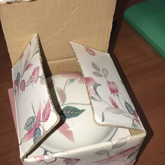 NWT Porcelain covered box-Silk Flowers by Mikasa - Picture 8 of 11